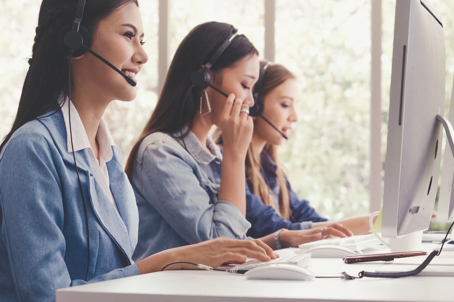 Customer Service Automation Benefits: Why Australian SMEs Are Embracing AI-Powered Solutions / Mitel ANZ