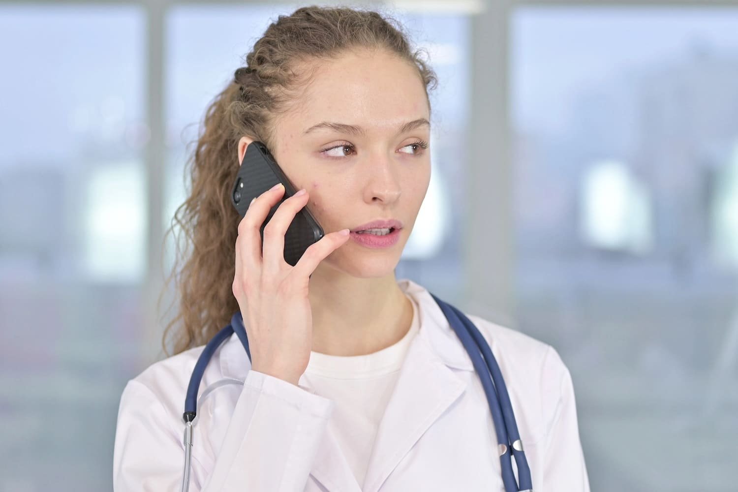 How Smart Duress Alert Systems Protect Australian Healthcare Workers During Home Visits / Mitel ANZ