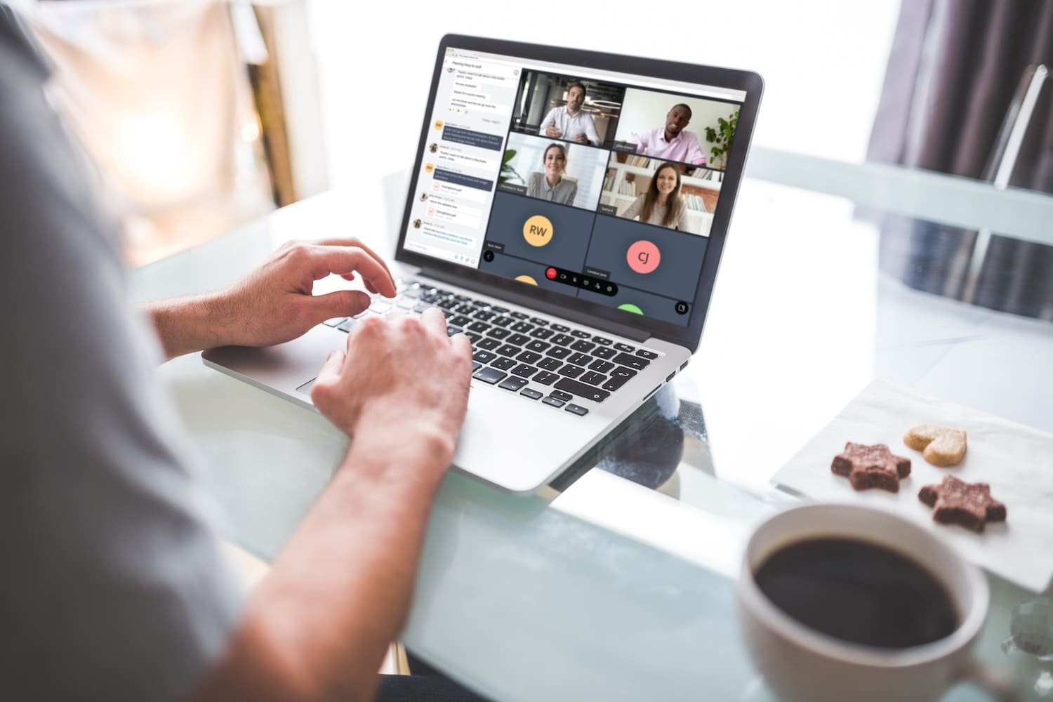 Why Your On-Premise Phone System Is Holding Back Australia's Hybrid Workforce / Mitel ANZ